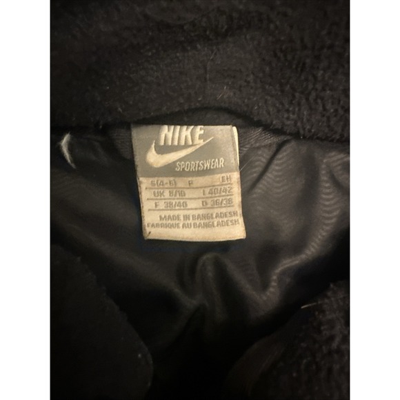 Nike  Womens S Black Puffer Vest Hooded Down Winter Zip Up Weather Gear Outdoor - Picture 2 of 3